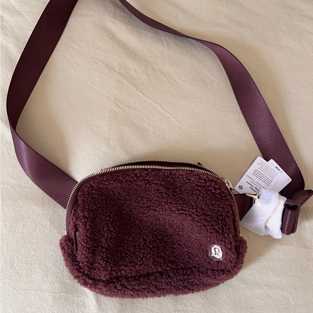 Everywhere Belt Bag Large 2L Fleece